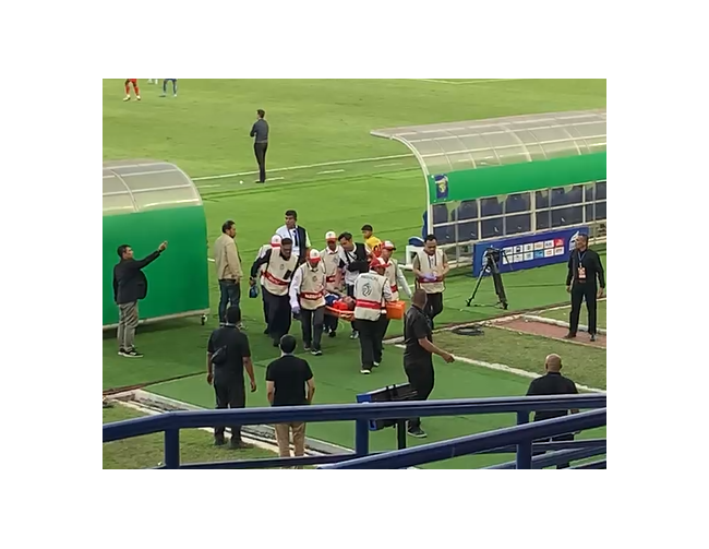 Insiden Mencekam di Stadion: Tyronne Del Pino Pingsan Setelah Terkena Bola di Laga Persib vs Persebaya