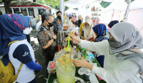 IDE JUALAN - Pada saat momentum 17 Agustus, bisa jadi peluang bisnis mengumpulkan cuan. Ini ide jualan yang bisa dicoba. -Foto dok.bandung.go.id