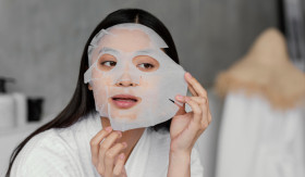 SHEET MASK - Sheet mask merupakan satu diantara cara perawatan wajah, agar lebih sehat hingga lembab. -Foto ilustrasi/freepik.