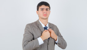 EDIT FOTO AI - AI merupakan hasil kemajuan teknologi, satu diantara keunggulannya ialah dapat bantu edit foto ganti baju semi formal untuk  lamar kerja. -Foto ilustrasi freepik/8photo.