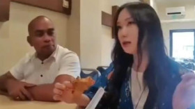 konten video yang super viral seorang Kepala Kantor Unit Penyelenggara Bandar Udara (UPBU) Sangia Nibandera diduga berbuat mesum kepada Youtuber Korsel, Asri Damuna. Foto @suara_networkjabar.