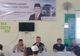 Anggota DPRD Jabar, Heri Ukasah Sulaeman saat penyebarluasan Perda tentang Pesantren. (Foto: Dok. Ist).