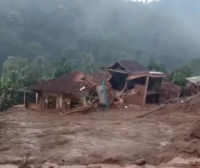 Dilaporkan 9 Orang Hilang Akibat Banjir dan Tanah Longsor di Kabupaten Bandung Barat