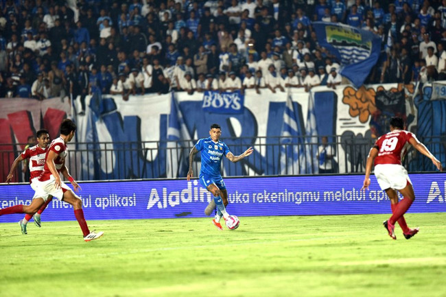 Keren! Persib Bandung Melibas Madura United 3-0 dalam Leg Pertama Final Liga 1