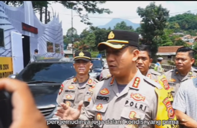 Urai Kepadatan yang Mengarah ke Objek Wisata, Polresta Bandung Terapkan Satu Arah di Ciwidey