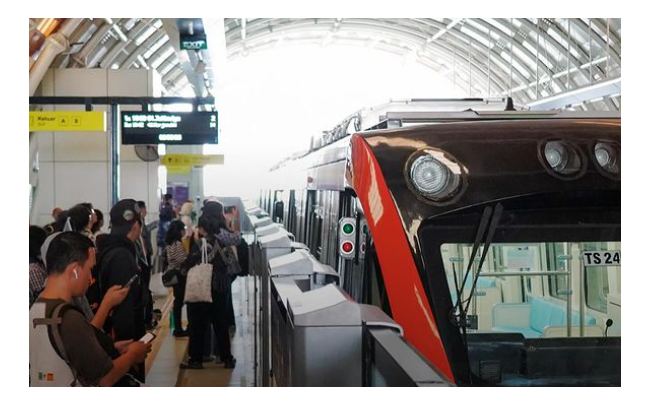 Aturan Baru KAI di Dalam LRT, Penumpang Boleh Membatalkan Puasa Selama Perjalanan jika Sudah Waktu Berbuka
