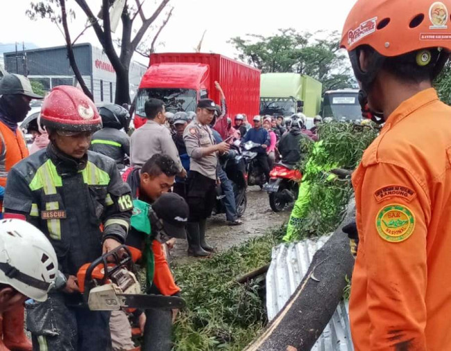 PJ Gubernur Jawa Barat Tinjau Bencana Puting Beliung, Pastikan Penanganan Berjalan Optimal