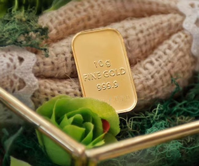 Harga Emas Antam Hari Ini Naik Rp17.000 per Gram