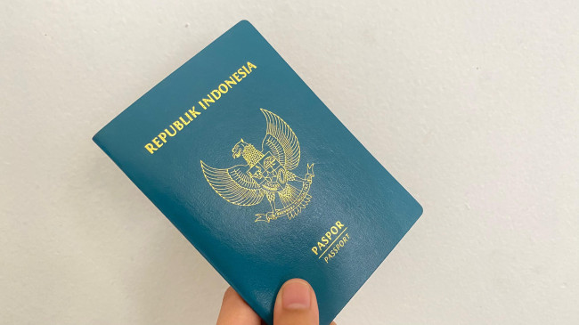 Dipersiapkan untuk 17 Agustus 2025, Dirjen Imigrasi Kemenkumham Ungkap Desain dan Warna Paspor yang Baru