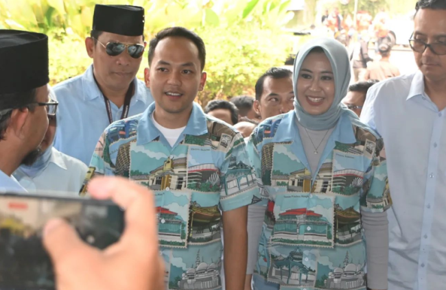 'Fufufafa' Menggema di KPU Solo, Jagoannya Gibran Anak Jokowi dapat Nomor 1