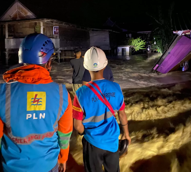 PLN Berhasil Pulihkan 94,8% Pasokan Listrik di Wilayah Terdampak Banjir dan Longsor di Sulawesi Selatan