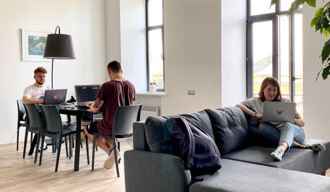 Gen Z Tergiur Kerja Freelance? Pastikan Siap Dengan Fakta Berikut Ini