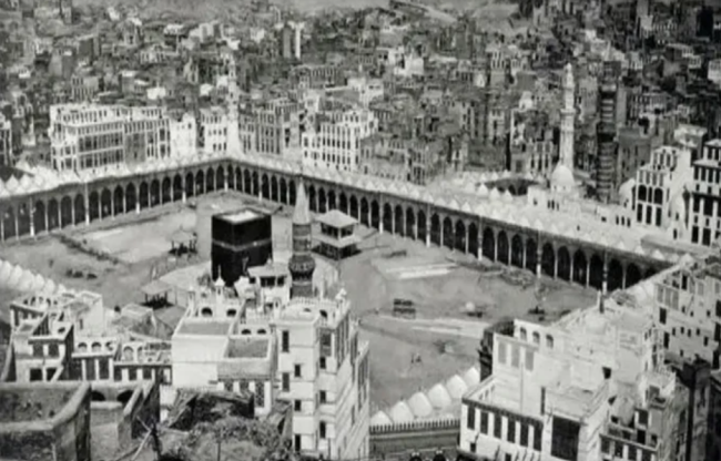 Penampakkan Ka'Bah Saat Pertama Kali Difoto, Ini Sosok Fotografer yang Mengabadikannya 1,5 Abad Lalu