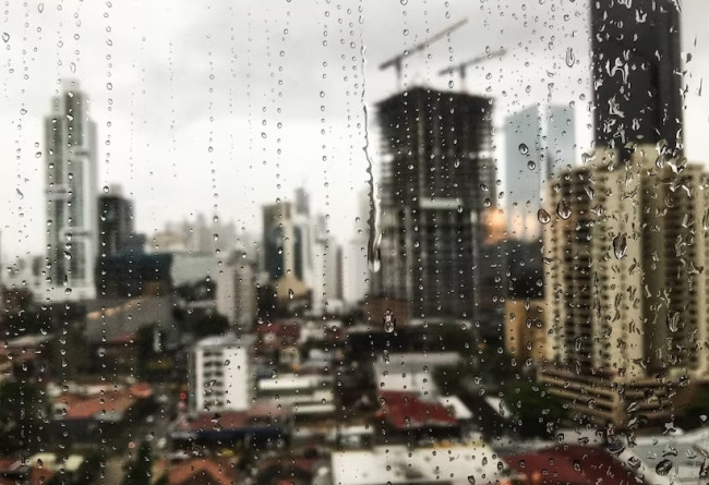 BMKG: Mayoritas Kota-kota Besar di Indonesia Diprakirakan Alami Hujan Ringan pada Minggu