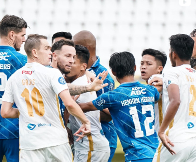 SEDANG BERLANGSUNG! Link Nonton Persib vs Persija, Saksikan Duel 'El Classico' Liga 1 di Sini