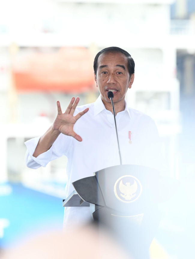 Jokowi Pimpin Sidang Kabinet, Rencana APBN 2025 hingga Program Makan Siang Gratis Dibahas!