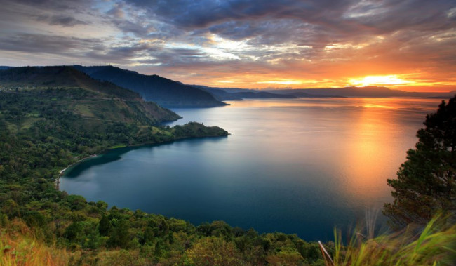 Lake Toba, Beautiful View and The Largest Lake in Indonesia