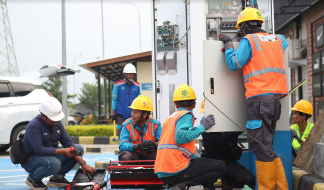 Pemudik yang Pakai Mobil Listrik Wajib Tahu, PLN Tambah SPKLU Jalur Mudik Trans Sumatra-Jawa Sebanyak 100 Unit