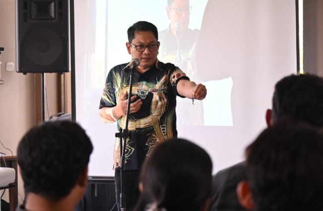 Kolaborasi dengan IKA Fisip Unpas, Adiyana: Indonesia Dalam Kondisi Darurat