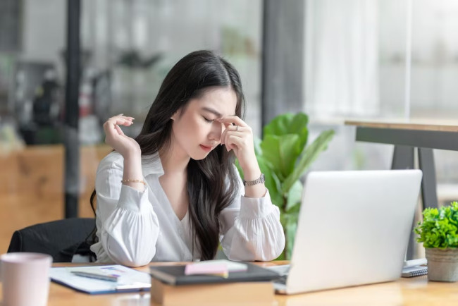 Tips Cegah Gejala Migrain Tiba-Tiba Muncul Saat Bekerja