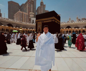Potret pemain timnas Indonesia, Ragnar Oratmangoen jalani ibadah umroh sebelum melakoni laga melawan Arab Saudi. (Foto: Instagram/@0ratmangoen).