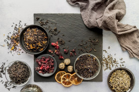 HERBAL INI DAPAT REDAKAN SAKIT PERUT - Ilustrasi obat herbal. Berikut 10 jenis herbal untuk meredakan sakit perut bagian bawah. (Foto: Freepik).