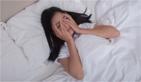 KETINDIHAN SAAT TIDUR - Mengalami ketindihan saat tidur sering dihubungkan dengan hal mistis, berikut penjelasan secara medis. -Foto ilustrasi freepik/jcomp.