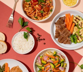 Menu makanan Idul Fitri – Ilustrasi merayakan Idul Fitri. Menu makanan Timur Tengah yang wajib menjadi hidangan saat merayakan hari raya Idul Fitri.- Ilustrasi/Freepik.