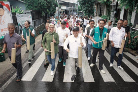 (gus imin ditemani masyarakat pawai kentongan/foto: pkb.id)