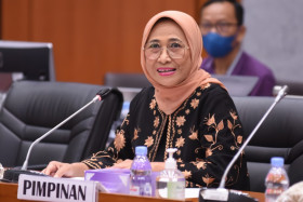 KEBIJAKAN PENYEDIAAN ALAT KONTRASEPSI JADI SOROTAN - Wakil Ketua Komisi X DPR RI, Hetifah Sjaifudin ingatkan pemerintah perlu hati-hati. (Foto: dpr.go.id).