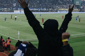 Pertandingan Persib vs Persija di Stadion Si Jalak Harupat, sebanyak 21 orang menjadi korban luka akibat insiden kerusuhan suporter. (Foto: Instagram/@persib).