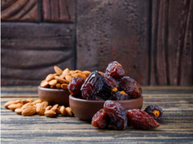 KURMA - Ilustrasi; dianjurkan dikonsumsi saat berbuka puasa di bulan suci Ramadan, kenali lima jenis buah kurmah yang memiliki harga mahal. (Freepik).