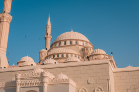 Al Maghfirah Mosque - Ilustrasi Masjid Al Maghfira di UEA. - Freepik