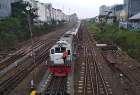 TIKET KERETA API ARUS BALIK 2024 - PT KAI mengimbau para pemudik yang akan kembali menggunakan Kereta Api untuk segera membeli tiket. Ilustrasi/Instagram/@adhirf02.