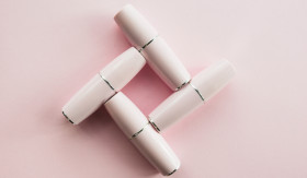 BATTLE REVIEW SKINCARE - Battle review skincare, ulas empat lip balm viral. Sama-sama melembabkan bibir, lalu apa bedanya? -Foto ilustrasi/freepik.