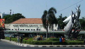 REKOMENDASI- 7 Destinasi Wisata Populer di Surabaya untuk Liburan Akhir Tahun (Sumber: https://id.wikipedia.org/)
