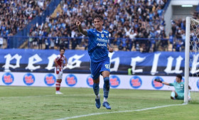 Gelandang serang Persib asal Italia, Stefano Beltrame mengaku kian nyaman berada di Bandung, tetapi tidak 100 persen. (Persib).