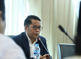 Dirjen Bimas Islam, Kamaruddin Amin dalam rapat persiapan awal Ramadan 1445 di kantor Kementerian Agama, pada Senin (19/02/2024). (Kemenag).