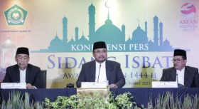 SIDANG ISBAT 2024 - Menteri Agama, Yaqut Cholil Qoumas (tengah) usai memimpin sidang isbat menentukan 1 Ramadhan 2024.  Kemenag.go.ig.
