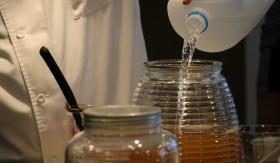 KOMBUCHA - Selain dikonsumsi, teh kombucha dapat dimanfaatkan sebagai toner wajah. - Foto ilustrasi pixabay/kelseysue2.