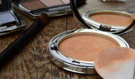TIPS MAKE UP - Meskipun sedang mager, kamu tetap bisa tampil cantik dengan tips make up ala Ester berikut ini. - Foto ilustrasi Pixabay/Bru-nO.