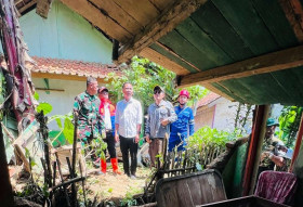 Gempa Garut - Pj Gubernur Jawa Barat, Bey Machmudin saat meninjau langsung ke lokasi gempa. Dok: jabarprov.go.id.