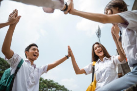 Kehidupan Remaja - Menurut sebuah studi kemungkinan gejala depresi ditularkan dari individu dalam jaringan sosial. Ilustrasi/Freepik.