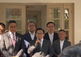 UU Pemilu Perli Direvisi - Wakil Ketua DPR RI Muhaimin Iskandar (tengah) langsung merespons terkait penekanan MK soal revisi UU Pemilu di Indonesia. Instagram/@cakiminnow.