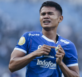 Tangis Dimas Drajad tak terbendung setelah dirinya mencetak gol pembuka Persib ke gawang Persija pada big macth Liga 1 2024/2025 pada Senin, 23 September 2024.