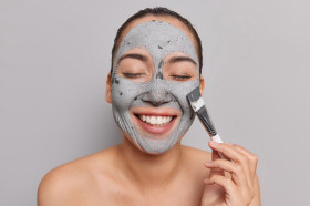 Jangan Lakukan Kesalahan Ini Saat Pakai Clay Mask - (Foto: Freepik)