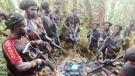 Organisasi Papua Merdeka (OPM) sajalah yang sejak tahun 1963 ditunggangi oleh kepentingan luar yang selalu menyerukan gerakan pro kemerdekaan Papua.