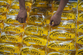 Harga eceran tertinggi MinyaKita diusulkan Mendag menjadi Rp15.700 per liter.