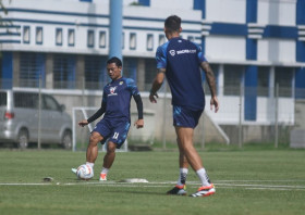 Gelandang Persib Bandung, Dedi Kusnandar menyatakan, bahwa timnya siap membawa pulang tiga poin dari markas Barito Putera dalam jadwal Liga 1 2023/2024 pekan ke-25. (Persib.co.id).
