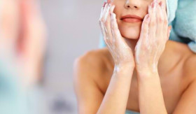 TIPS- Tips Aman Memakai Skincare: Kandungan yang Tidak Boleh Digabungkan dan Cara Menghindarinya (Sumber: https://www.alodokter.com/)